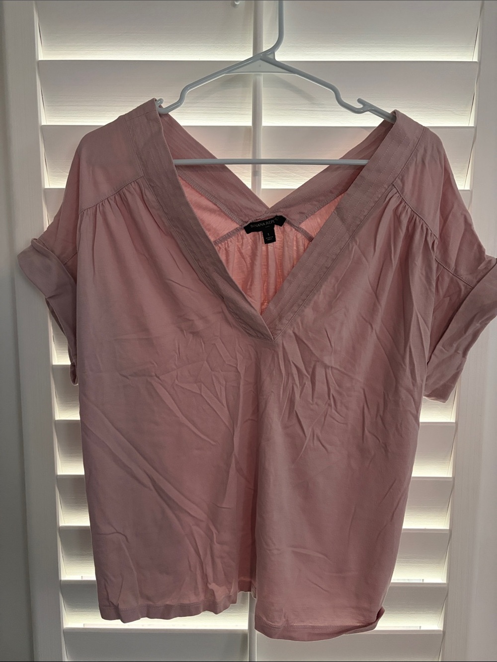 Banana Republic Pale Pink V-Neck Short Sleeve Blouse